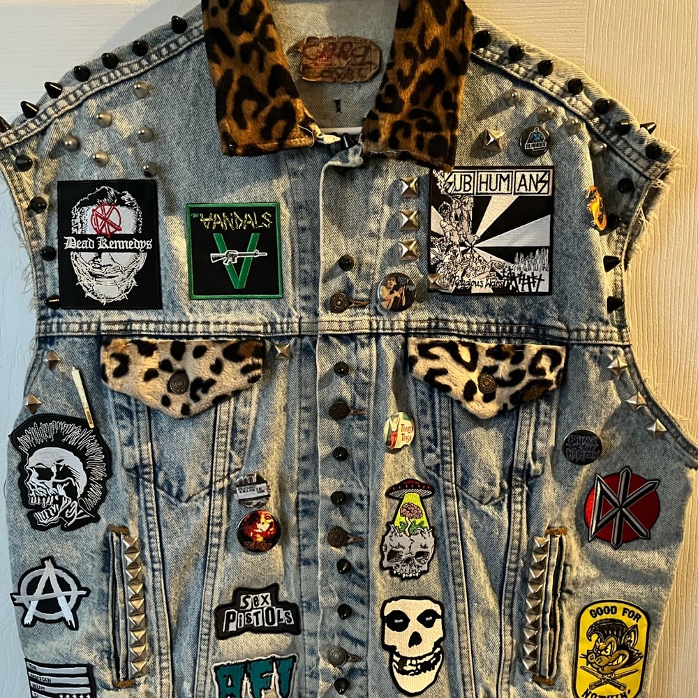 Punk Rock electro, hippies, centerpiece, rock ‘n’ roll!